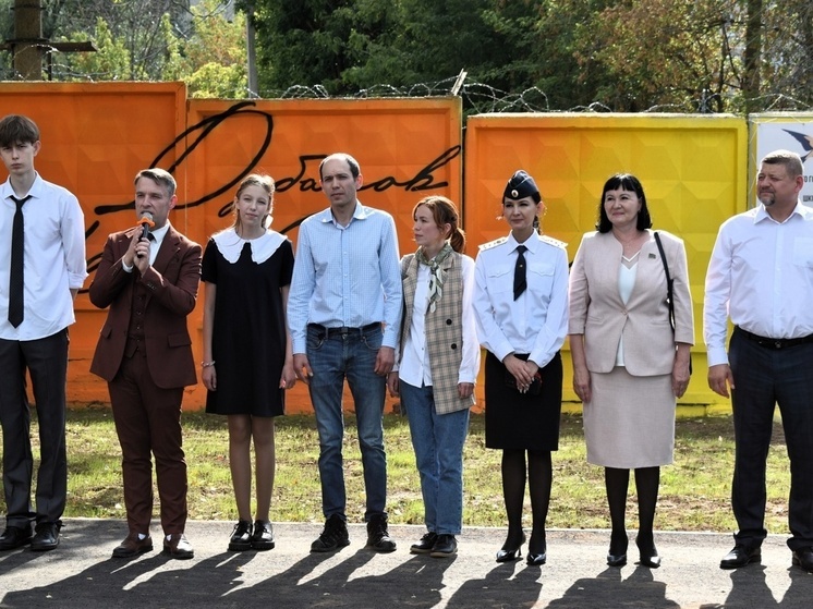 В Чебоксарах открыли мурал в честь Заслуженного учителя Чувашии Ивана Дубанова