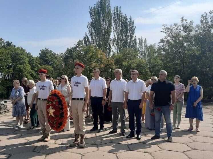 Жители Брянки в ЛНР в 82-ю годовщину освобождения города от фашистов почтили память погибших