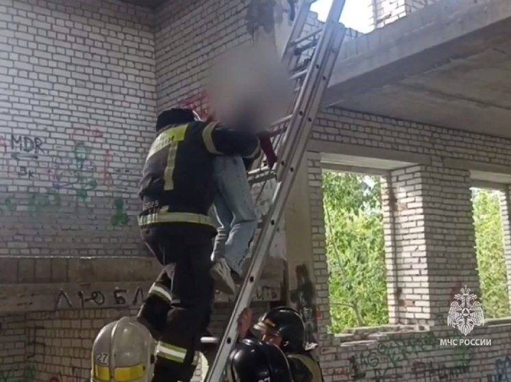 В Зауралье спасли застрявшую в заброшенном здании 11-летнюю девочку