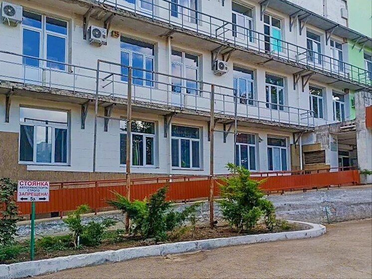 В Красногвардейском районе ремонтируют главный корпус стационарно-лечебного учреждения
