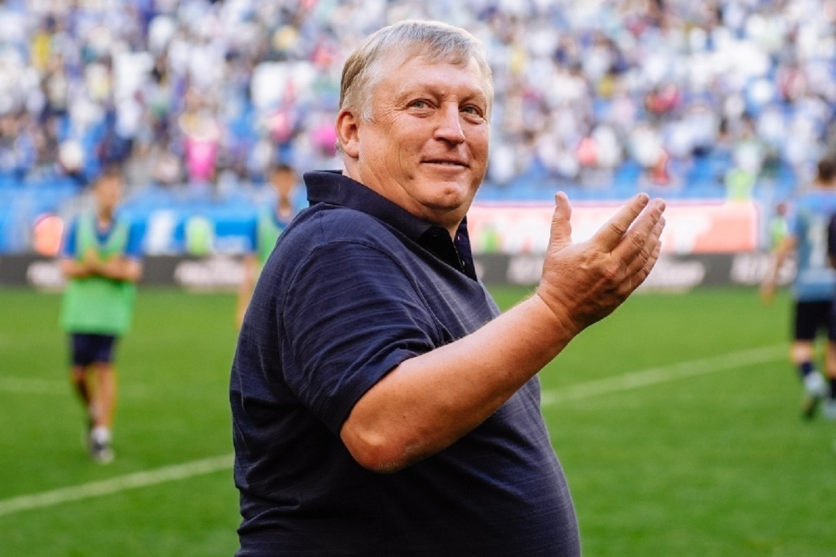 Худшая команда Премьер-лиги сменила главного тренера