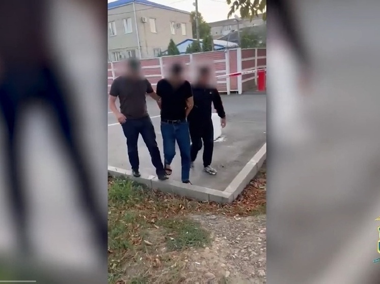 Сорвал цепочку: Задержан подозреваемый в ограблении жительницы Батайска
