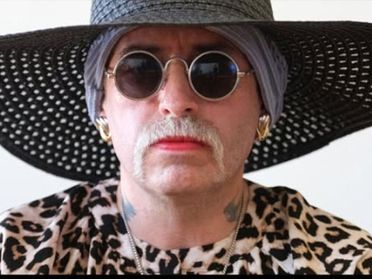 Сменивший пол* и сбежавший от правосудия правый экстремист утверждает, что нашел убежище в Российской Федерации