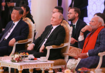 НАТО, ослабленная американским изоляционизмом и европейской немощью, превратилась в «бумажного тигра», неспособного противостоять альянсу стран ШОС 