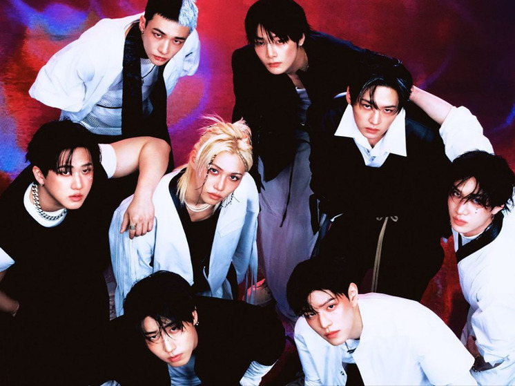 Восьмерка Stray Kids берет головокружительные высоты с только что вышедшим альбомом Karma