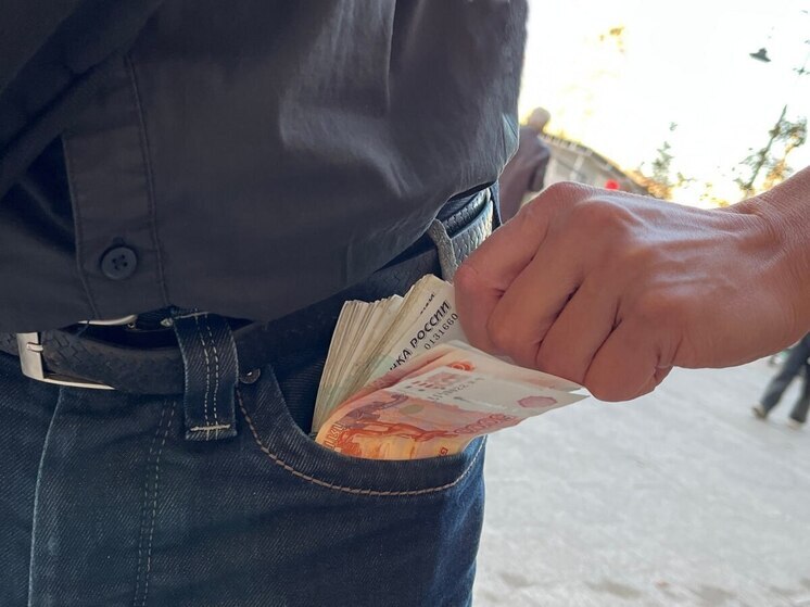 Житель Энгельсского района потерял машину и сбережения после звонка мошенников