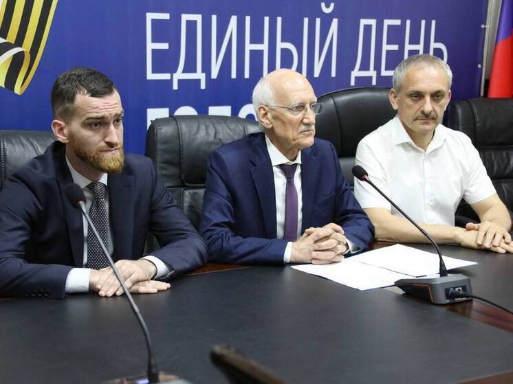 Коллективу Миннаца Дагестана представили нового министра – Героя России Абуталимова
