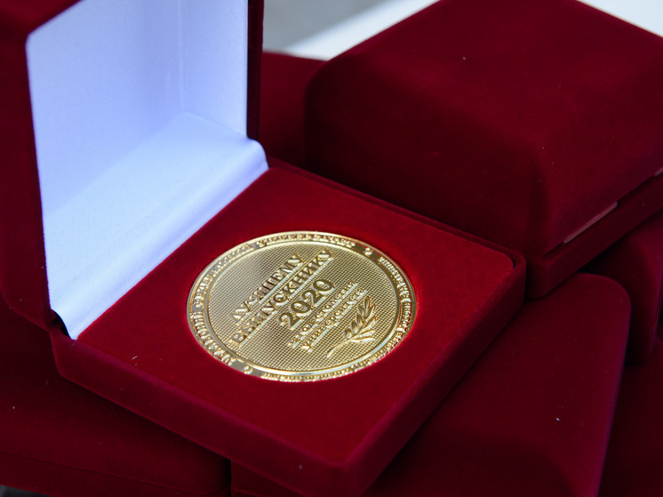 Отличникам для занятия руководящих должностей мешает нацеленность на хорошие оценки и стереотипы мышления, заявил социальный психолог Рощин