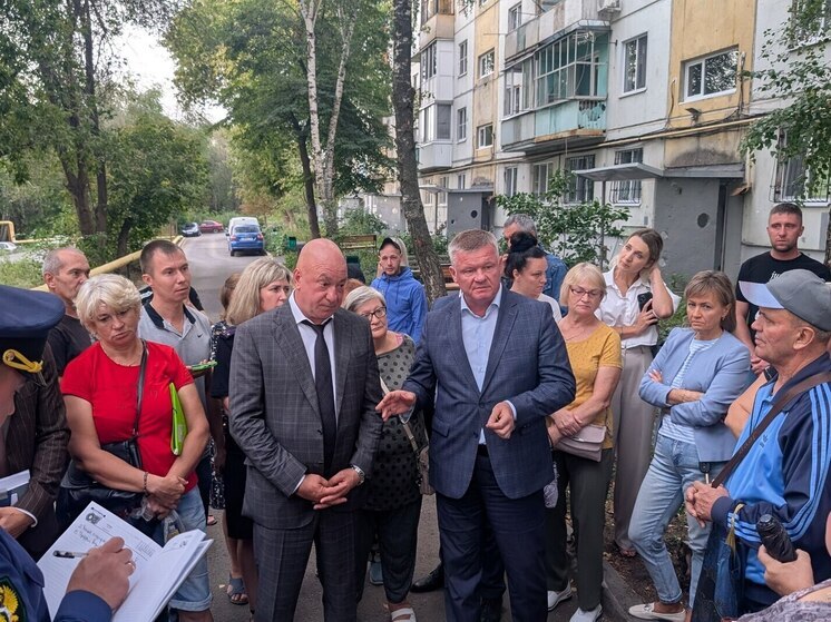 В домах на Брянской, пострадавших от БПЛА, продолжаются ремонтные работы