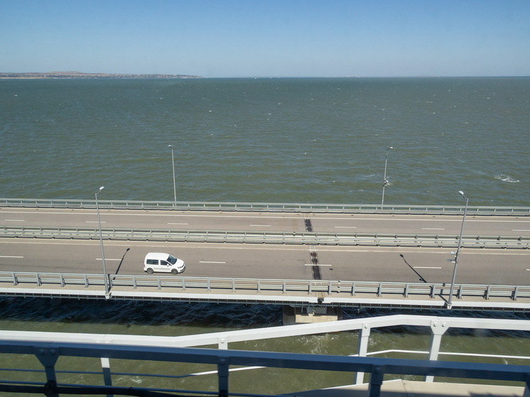 Крымский мост временно закрыли для движения автотранспорта