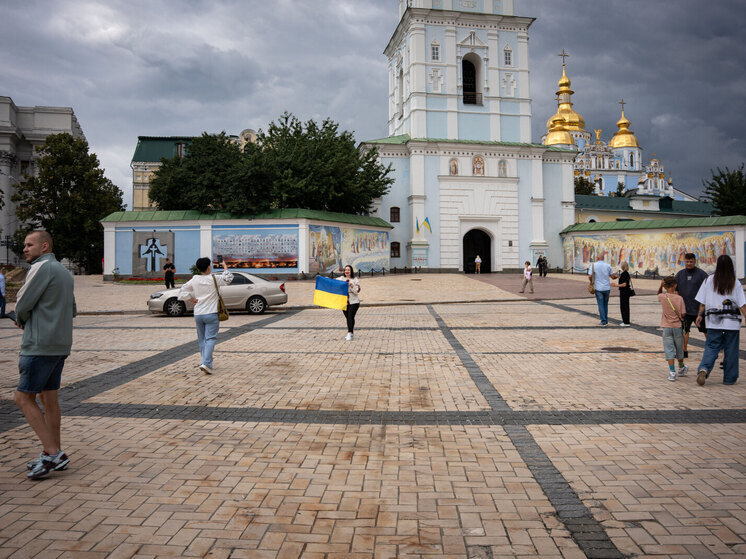 Дубинский: Зеленский вынуждает украинцев покидать страну