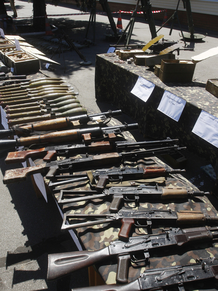 РИА: солдаты ВС России захватили оружие и технику радикалов нацбата «Азов»*