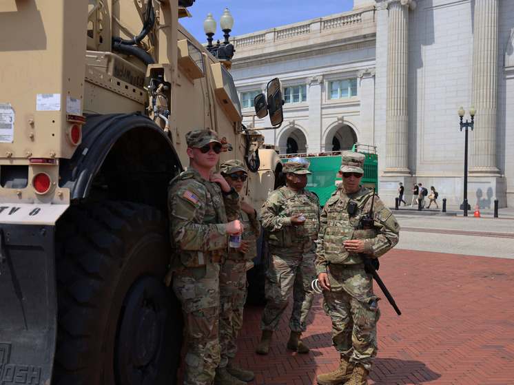 Губернатор Иллинойса Прицкер: жители Чикаго не хотят видеть войска на улицах города