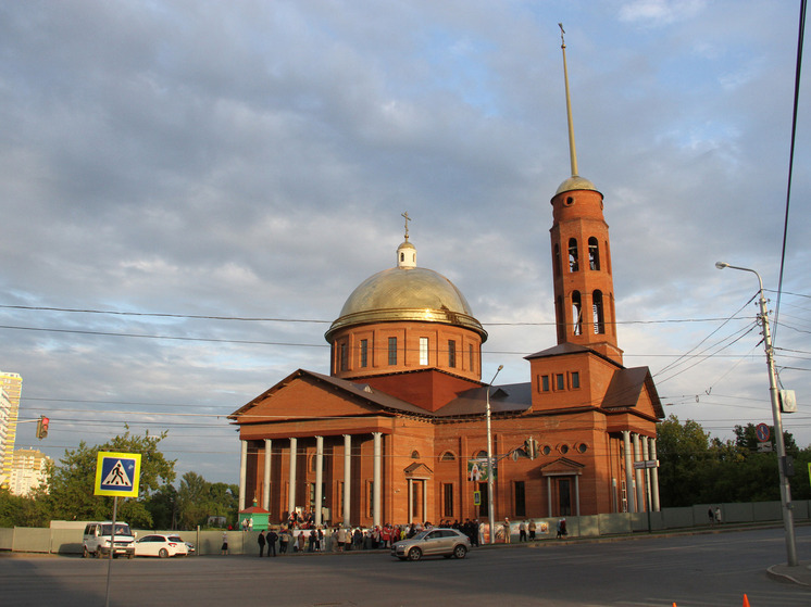 Работы в храме начали примерно по той же схеме, как и в мечети «Ар-Рахим»