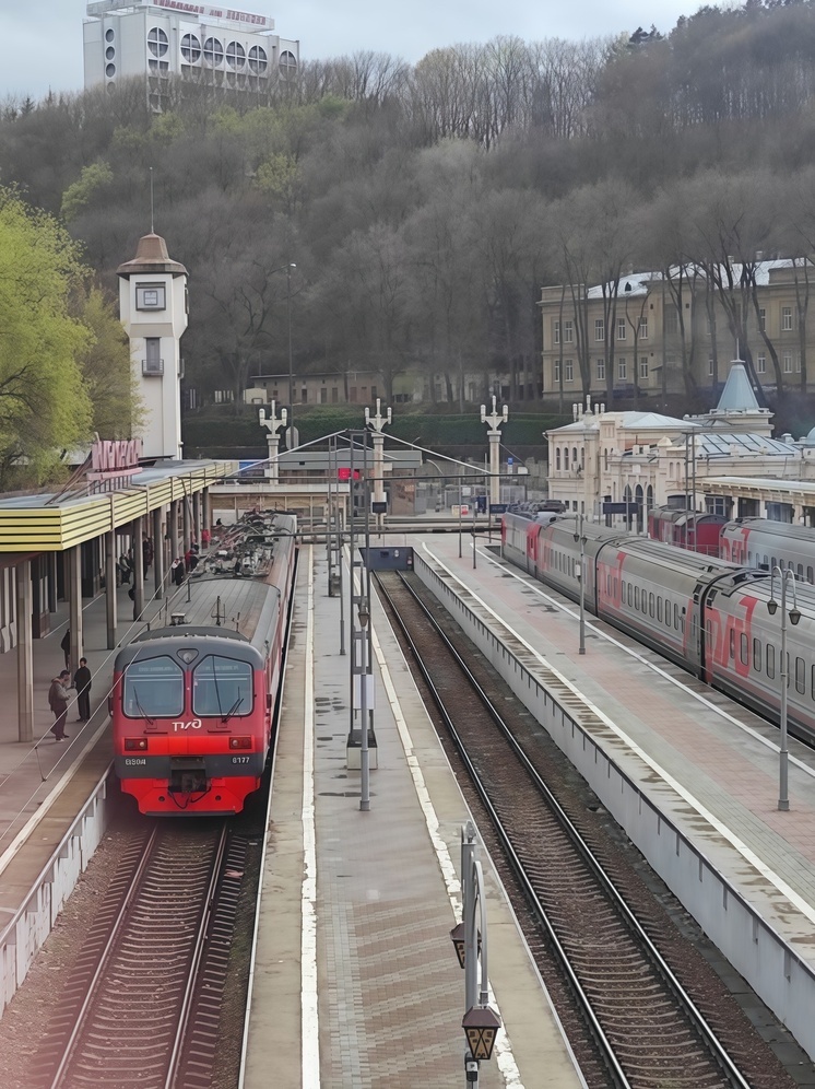 23 поезда опаздывают по расписанию, в связи с падением обломков БПЛА в Ростовской области