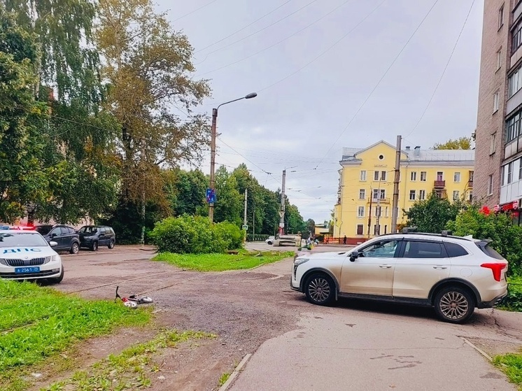 Трехлетнего малыша на беговеле сбила машина в Череповце