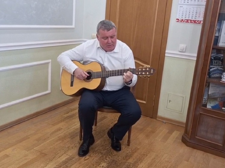 Глава администрации Тулы Беспалов спел под гитару Шуфутинского на 3 сентября