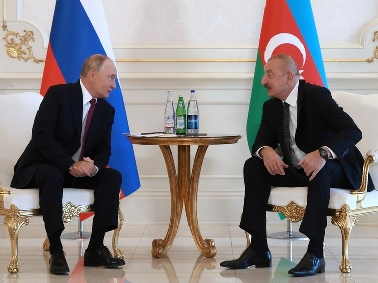 Путин холодно и дежурно поздоровался с Алиевым перед парадом в Пекине