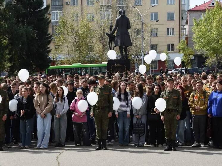 В Барнауле на площади около главного корпуса Алтайского государственного технического университета имени И