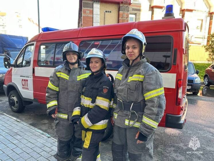 В Югре пожарные и спасатели соревновались в скоростном подъёме