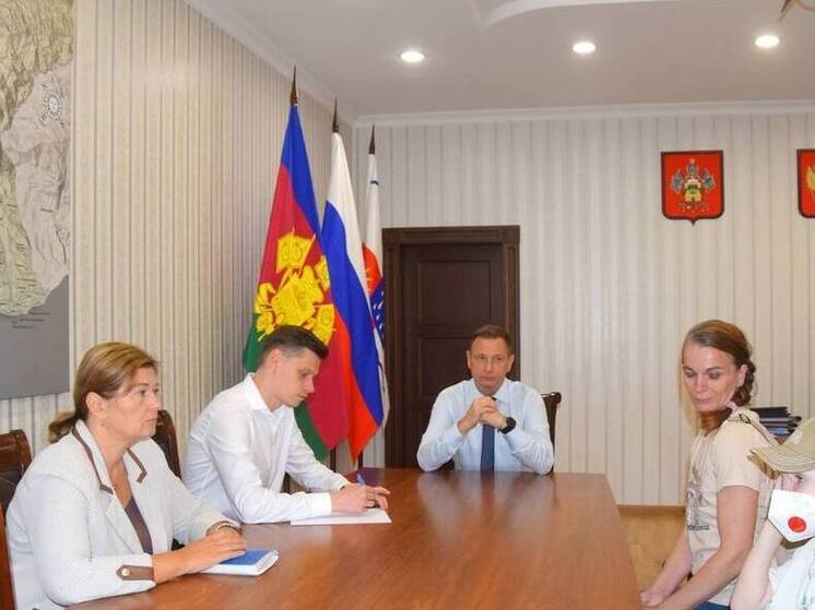 Мэр Сочи встретился с мальчиком, чье лицо разорвали голодные хаски