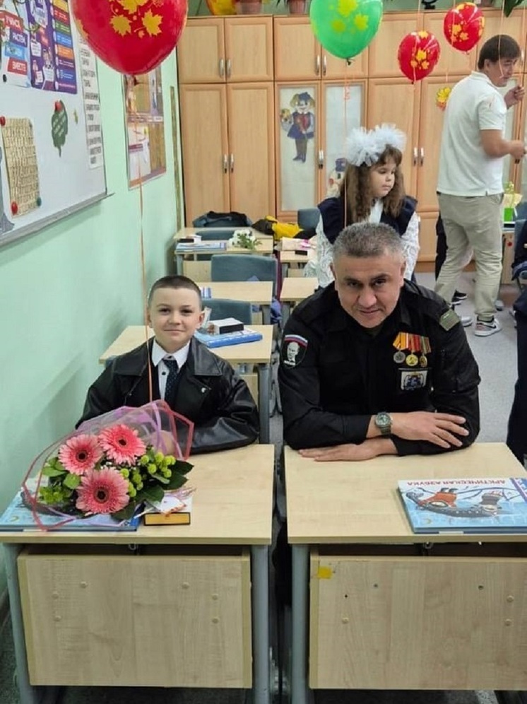 В Ноябрьске ветераны СВО проводили в 1 класс детей павших на фронте бойцов