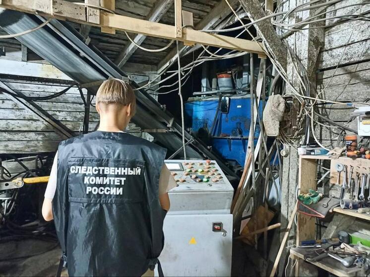 В Саратове рабочий залез в бетономешалку и она неожиданно включилась