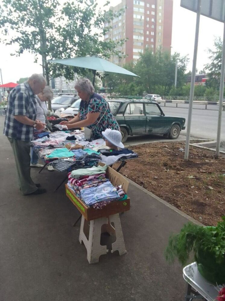 В Тюмени усилили борьбу с несанкционированной торговлей: изъяли полтонны «сомнительных» продуктов