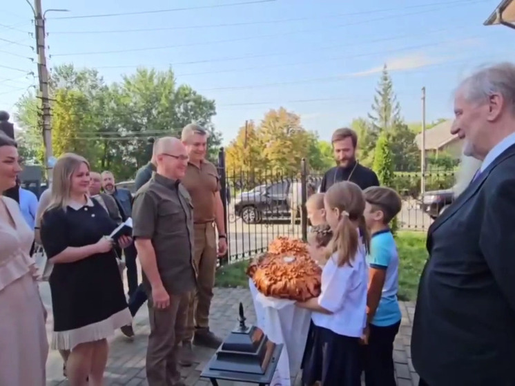 Кириенко и Пасечник посетили молодежно-просветительский центр в Луганске