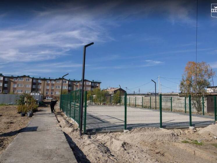 Новую площадку для выгула собак обустраивают в Тарко-Сале