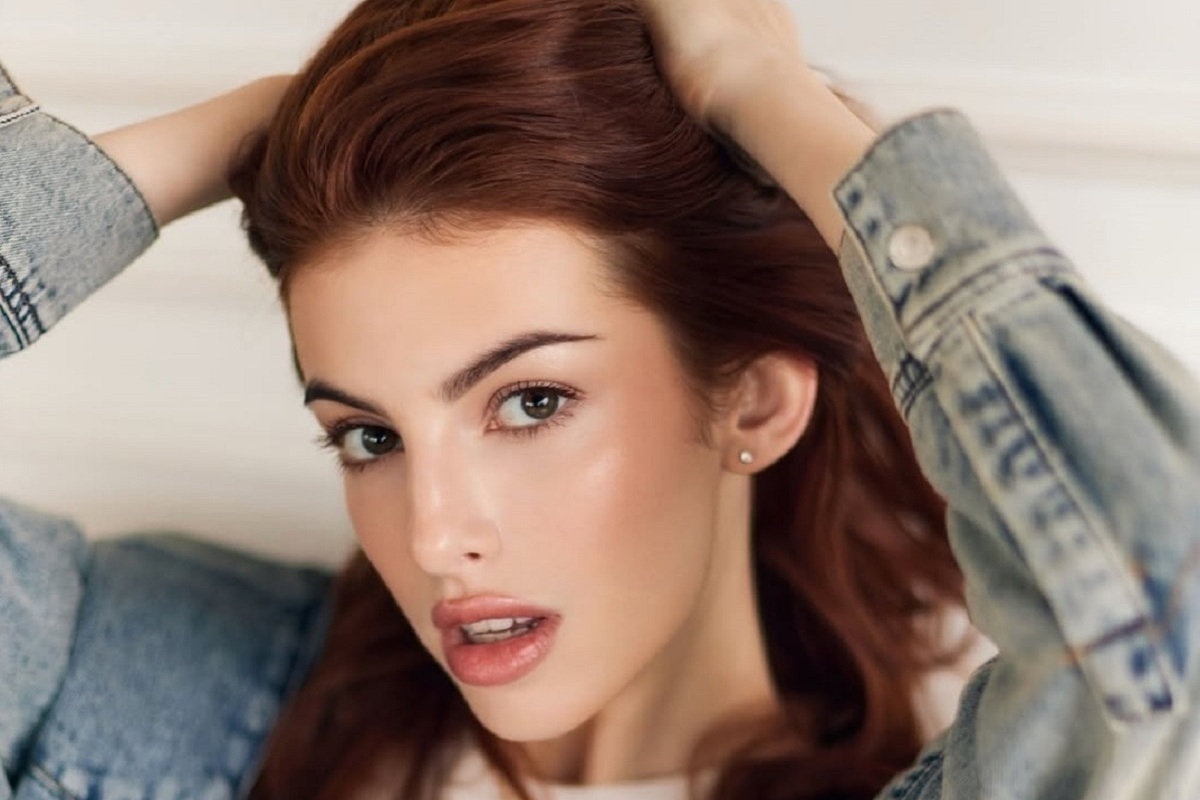 Подписчики обсудили натуральную грудь гимнастки