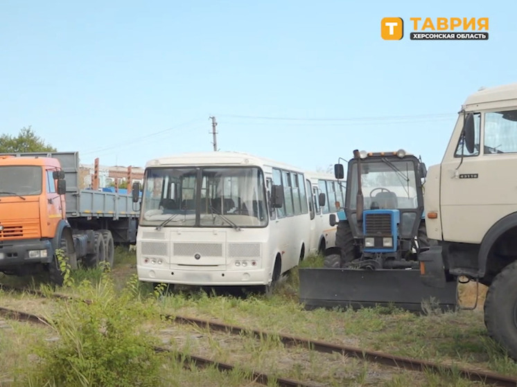 В Херсонскую область доставили 11 единиц спецтехники