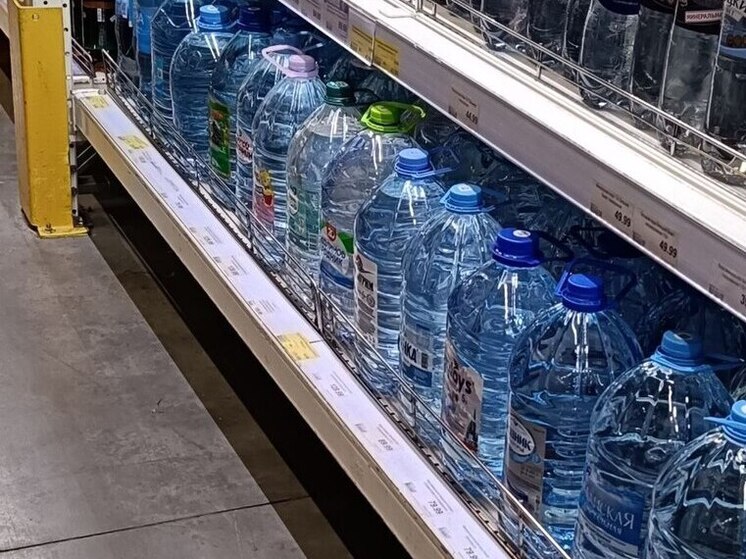 Двести семь торговых точек продают воду в ДНР по социальной цене