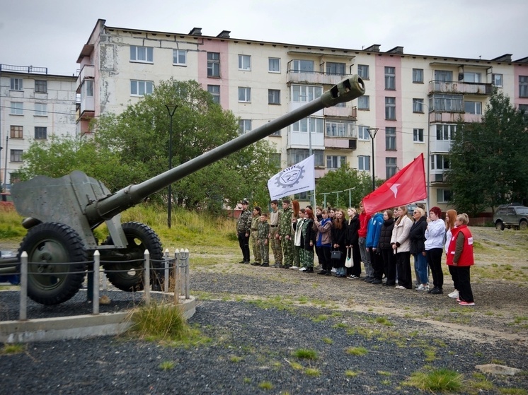 В Никеле почтили память жертв терактов акцией «Капля жизни»