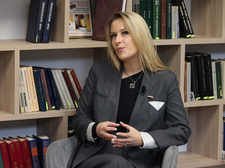 Лантратова: Минпросвещения вернуло госконтроль над содержанием учебников