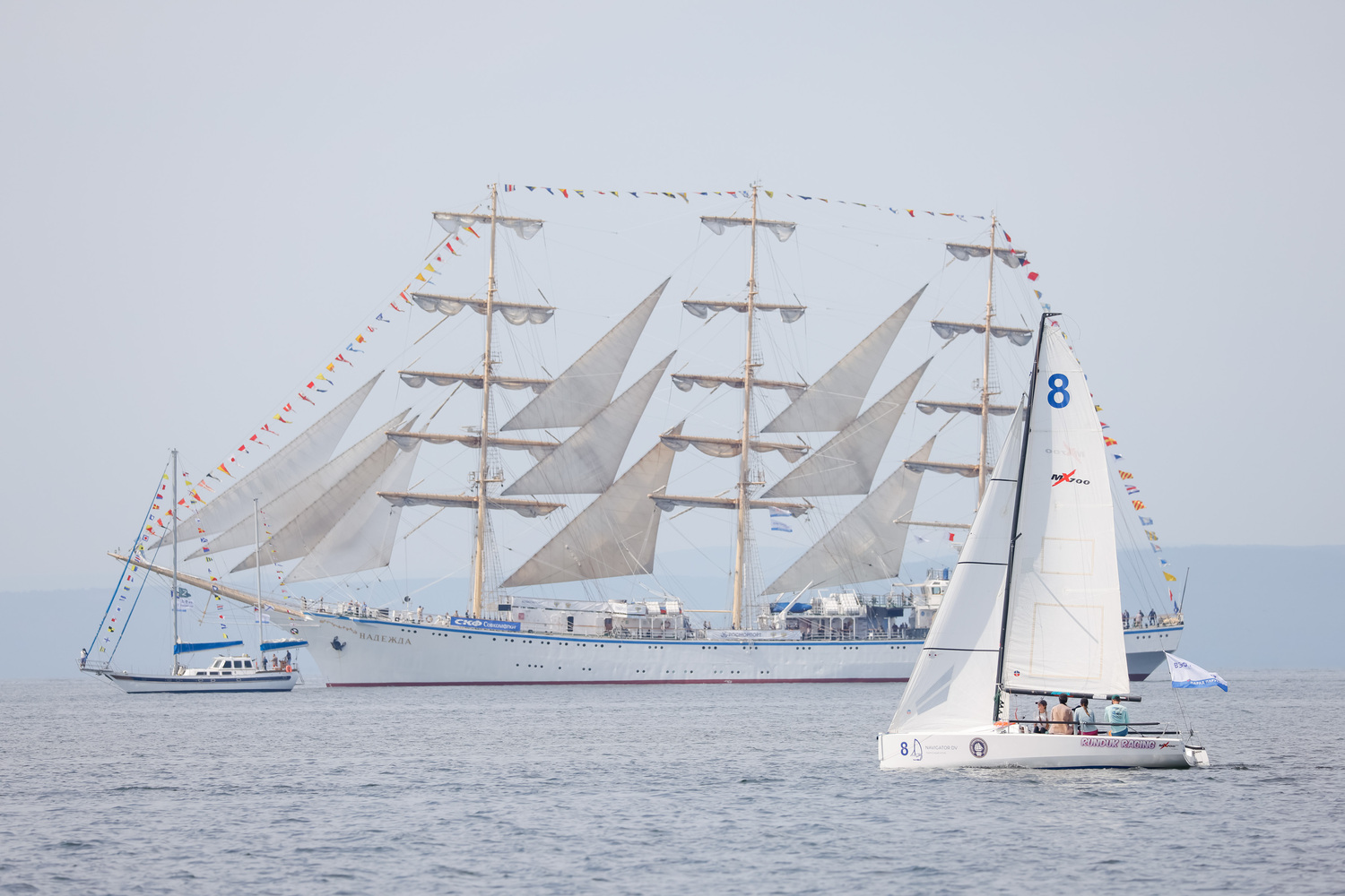 Гармония парусников и морского пейзажа