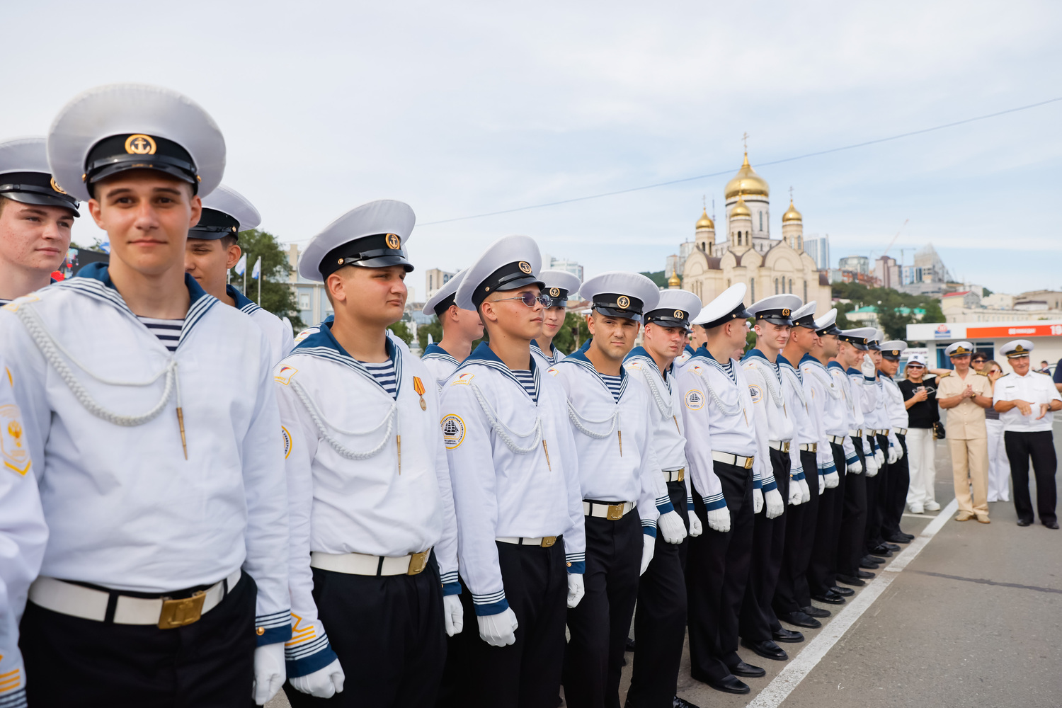 Парусные суда на горизонте