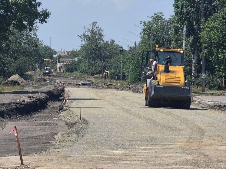 Четырехкилометровый участок дороги восстанавливают ямалы в Волновахе