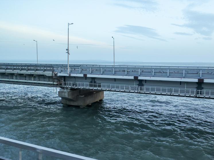 Крымский мост временно закрыли для проезда автомобилей