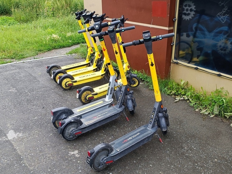 Самокатчик в Екатеринбурге сломал позвонок девушке