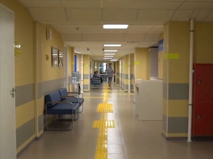 Владимир Мазур посетил филиал Светленской районной больницы после капремонта