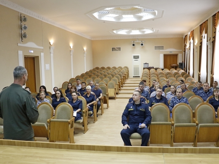 Сотрудник СОБР «Орел» провёл беседу с сотрудниками УФСИН