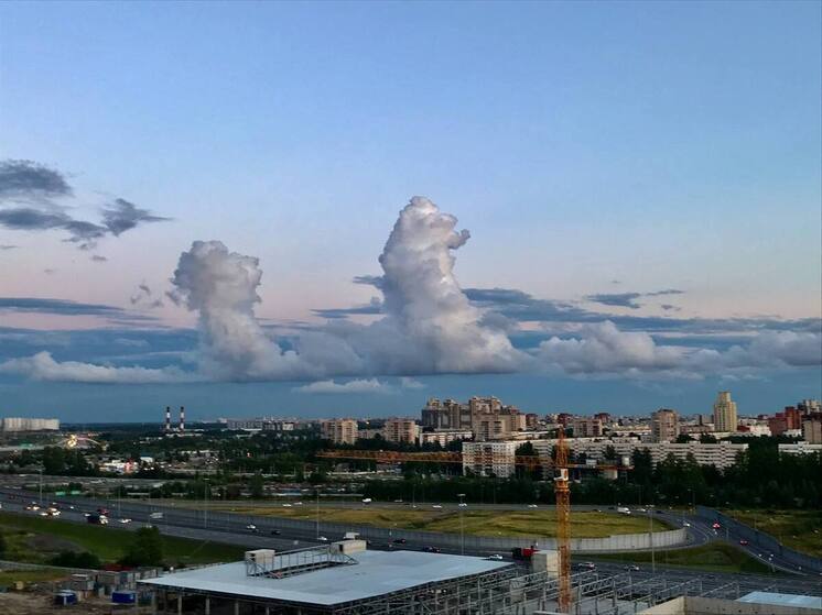 КАД у Мурино полностью парализовало после ДТП с двумя фурами