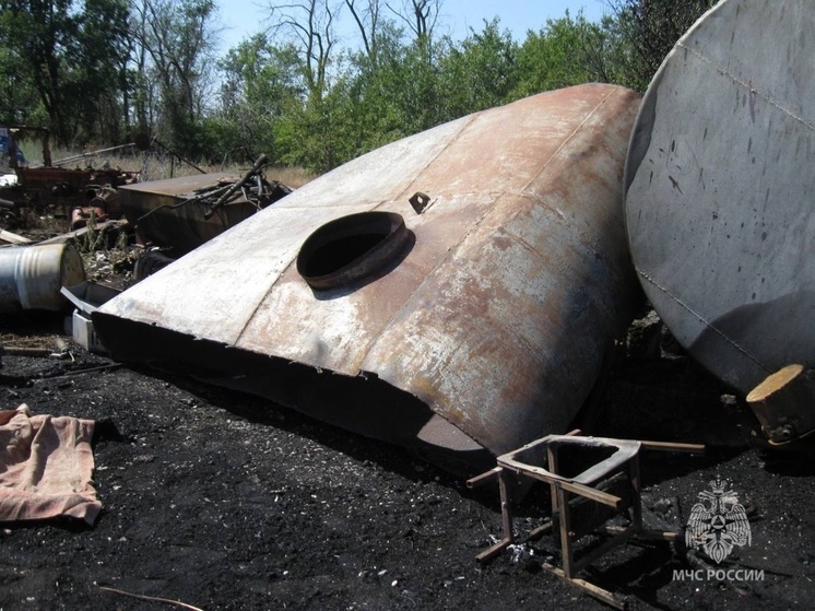 В больнице скончался мужчина, пострадавший при взрыве топливной емкости в Ростовской области.