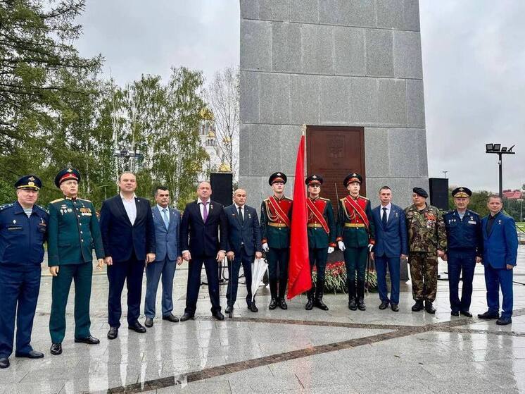 Знамя Победы передали в Челябинск