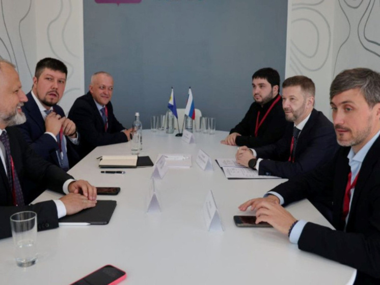 Губернатор Чукотки провел первые встречи и подписал соглашения на ВЭФ