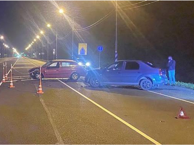 Женщина пострадала при столкновении двух «Рено» в Новгородском округе