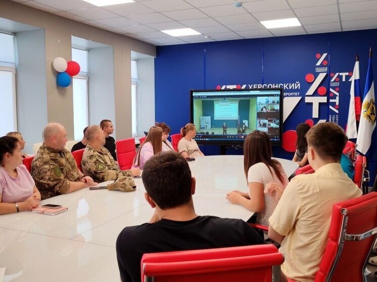 В Херсонской области ветеран специального подразделения провел урок мужества с воспитанниками подшефных классов Росгвардии