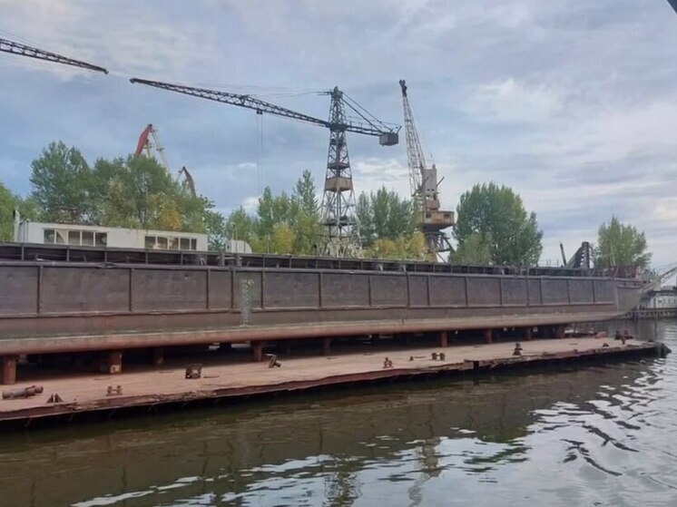 В Юрише разогнавшийся буксир протаранил плавучий док