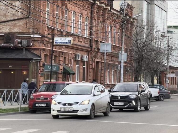 В Краснодаре сбой связи вызвал очереди на штрафстоянках ГИБДД